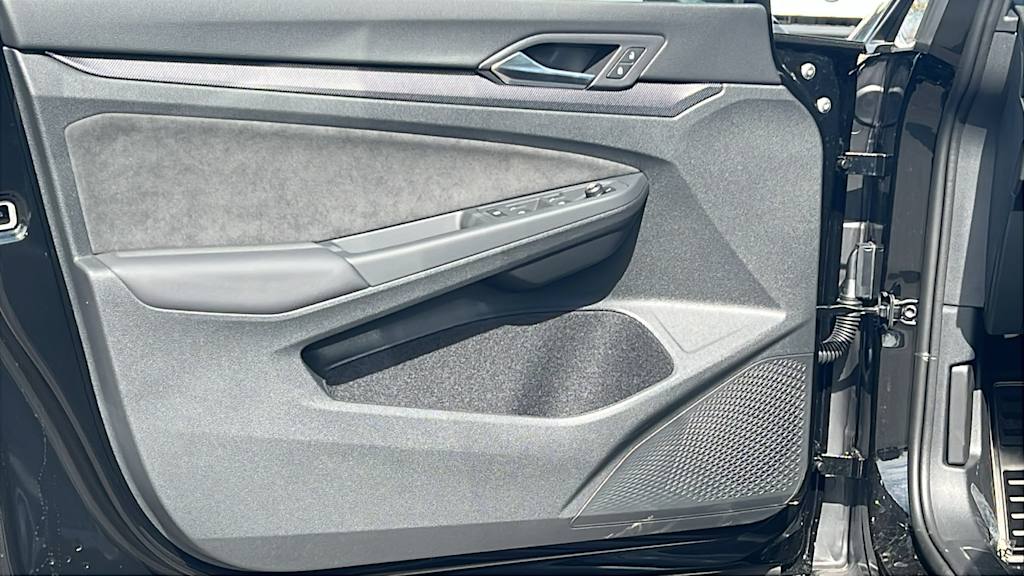 Thumbnail: 2025 Volkswagen Golf - 28