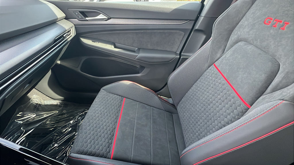 Thumbnail: 2025 Volkswagen Golf - 9