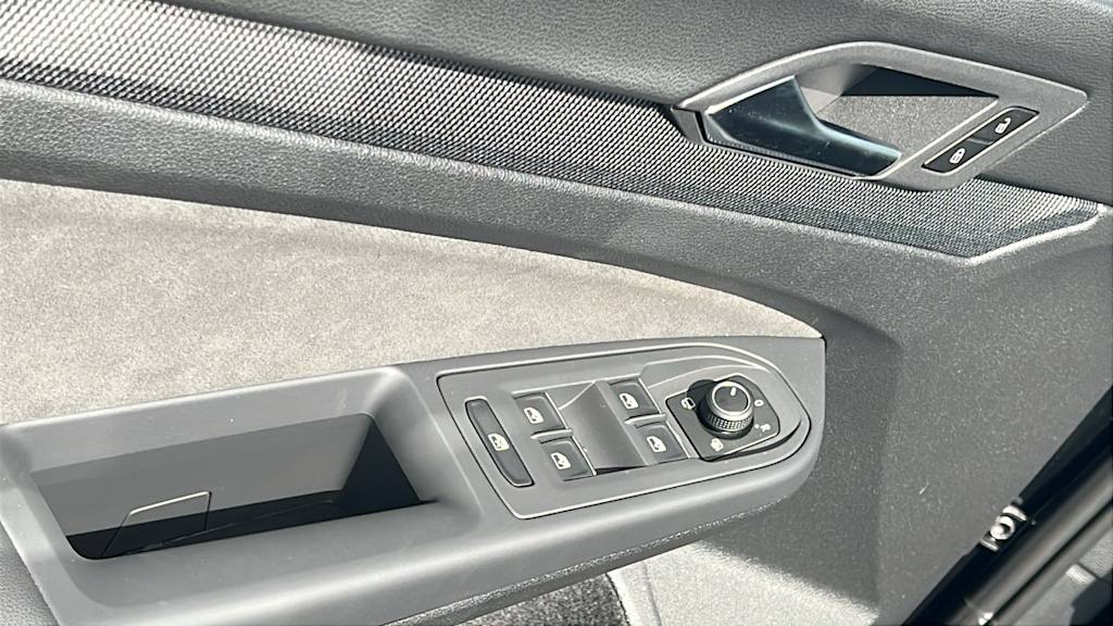 Thumbnail: 2025 Volkswagen Golf - 27