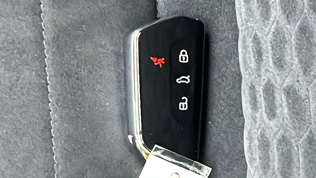 Thumbnail: 2025 Volkswagen Golf - 16