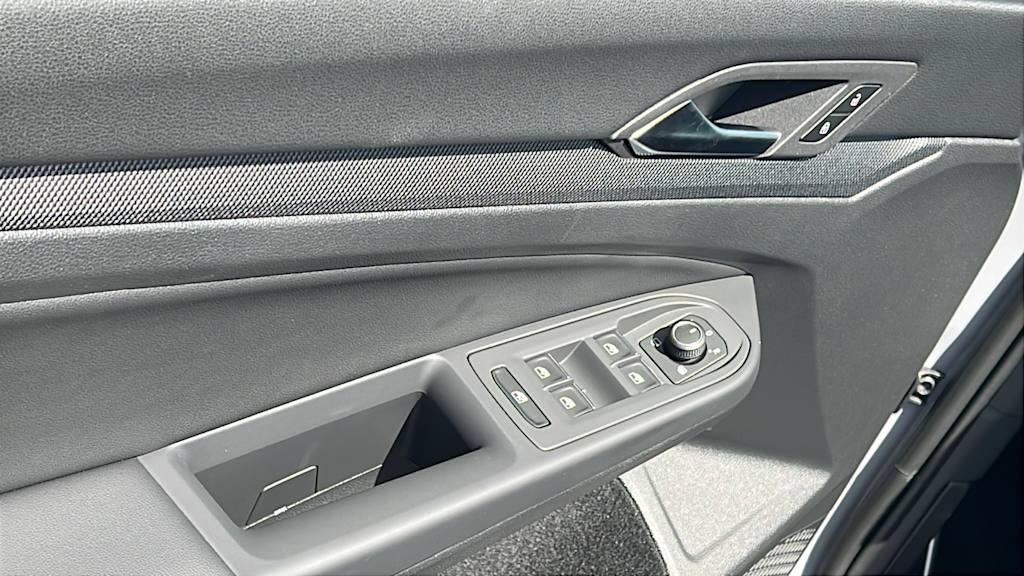 Thumbnail: 2025 Volkswagen Golf - 28