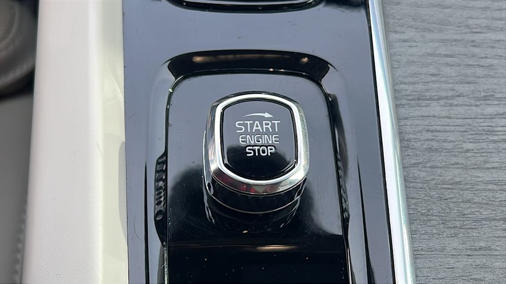 Thumbnail: 2023 Volvo XC60 - 25