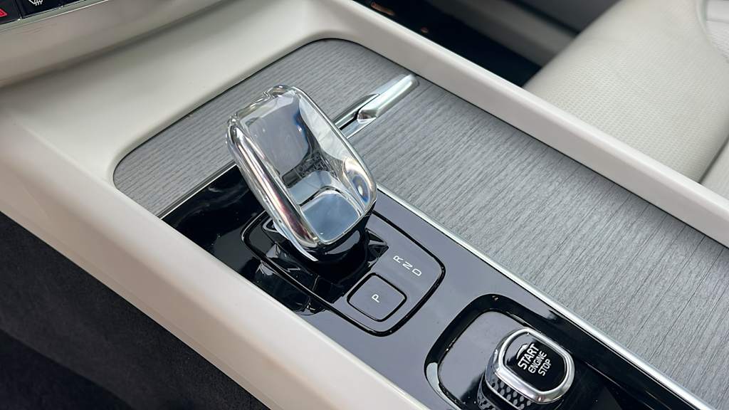 Thumbnail: 2023 Volvo XC60 - 15