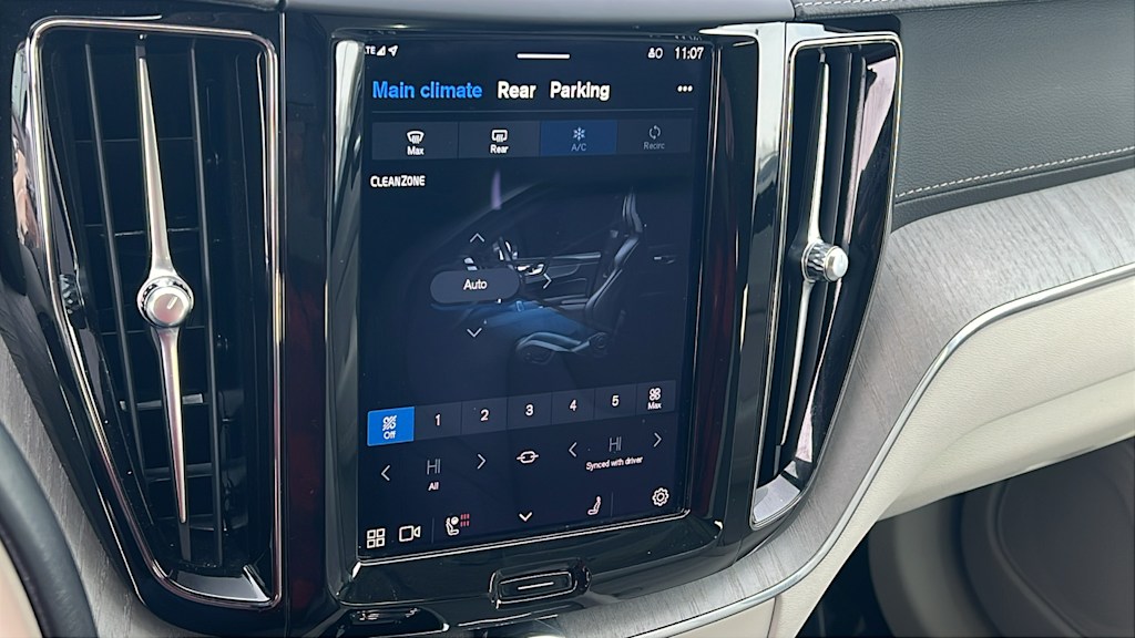 Thumbnail: 2023 Volvo XC60 - 14