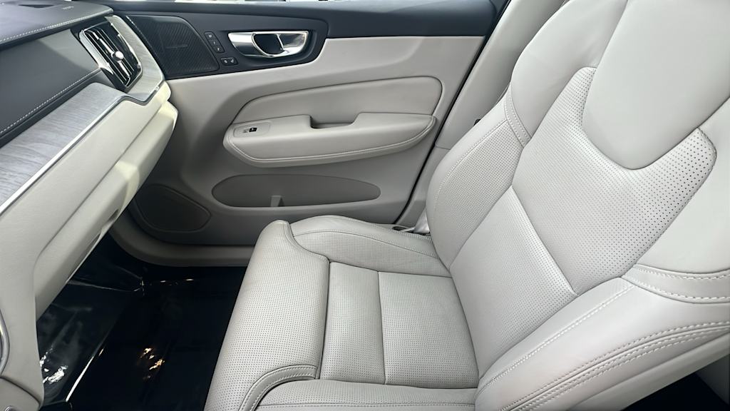 Thumbnail: 2023 Volvo XC60 - 11