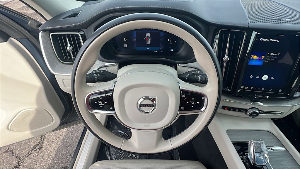 Thumbnail: 2023 Volvo XC60 - 9