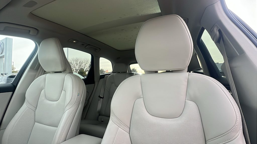 Thumbnail: 2023 Volvo XC60 - 10