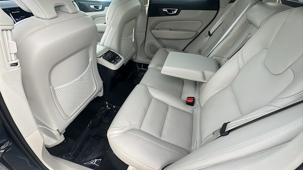 Thumbnail: 2023 Volvo XC60 - 12