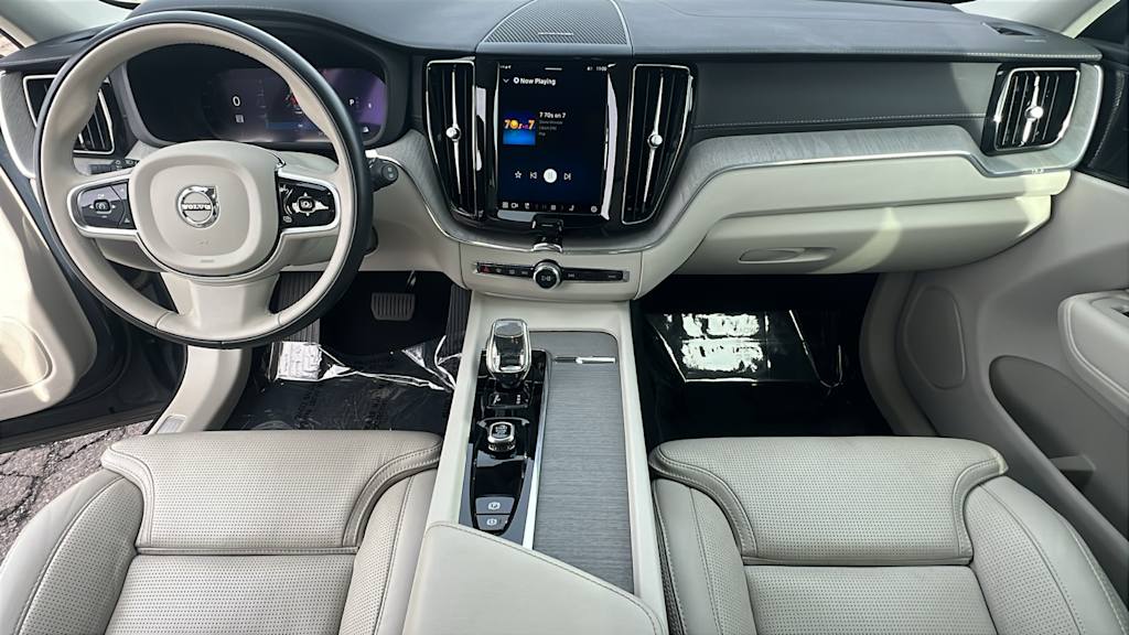 Thumbnail: 2023 Volvo XC60 - 13