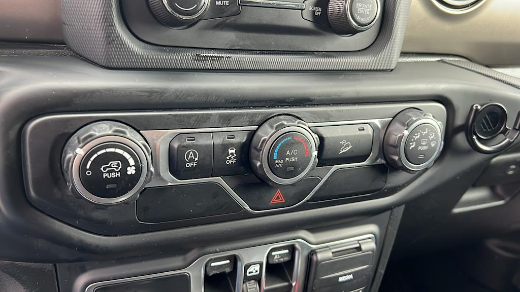 Thumbnail: 2019 Jeep Wrangler - 23