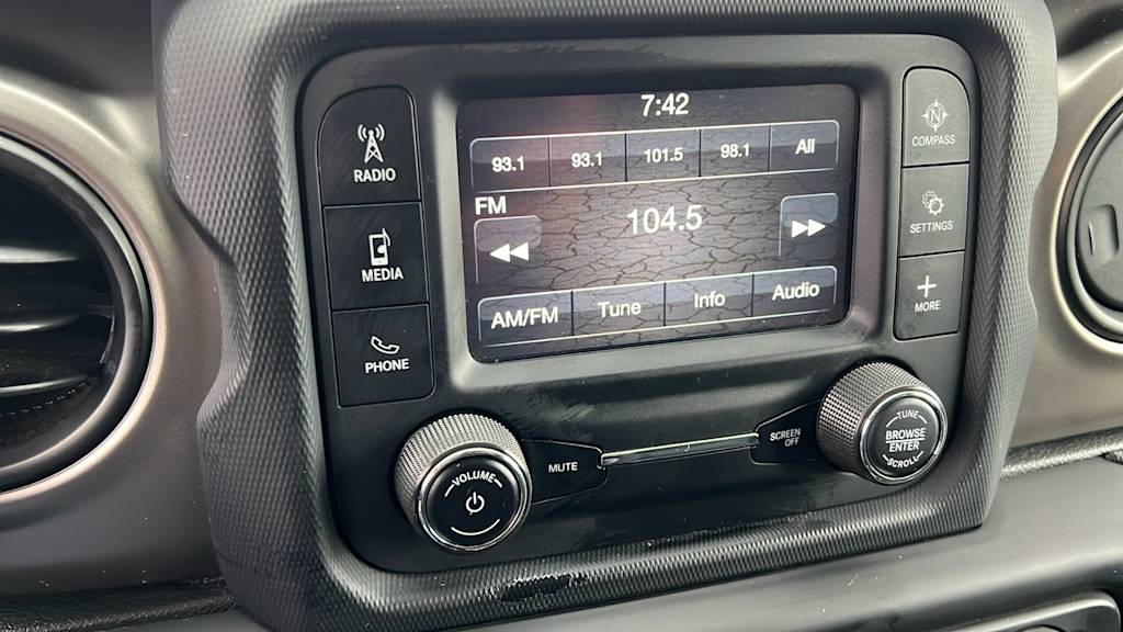 Thumbnail: 2019 Jeep Wrangler - 14