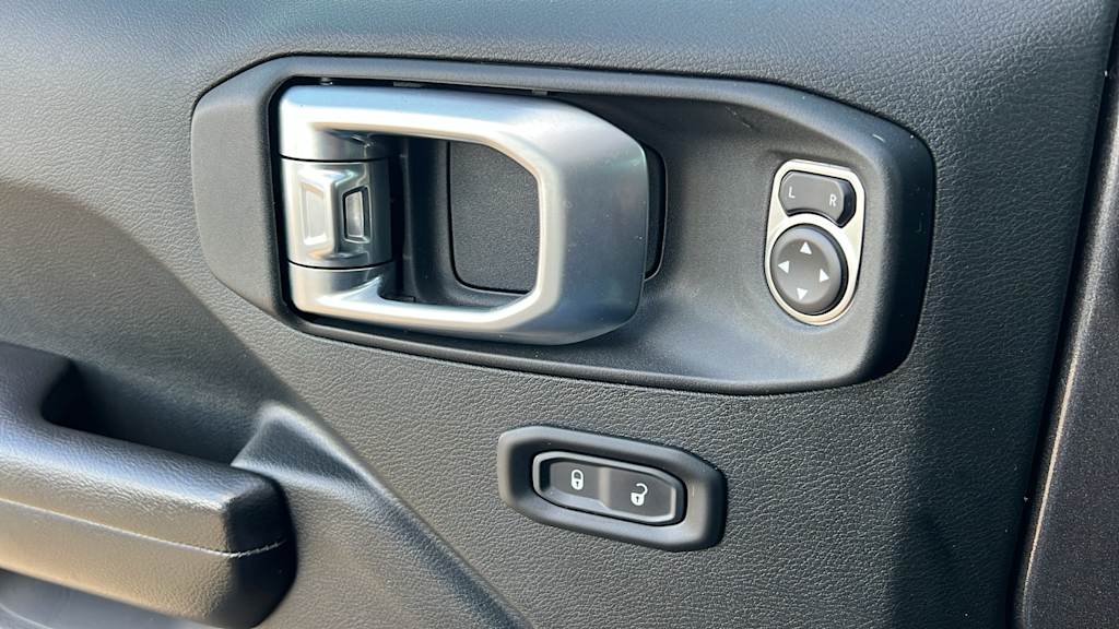 Thumbnail: 2019 Jeep Wrangler - 28