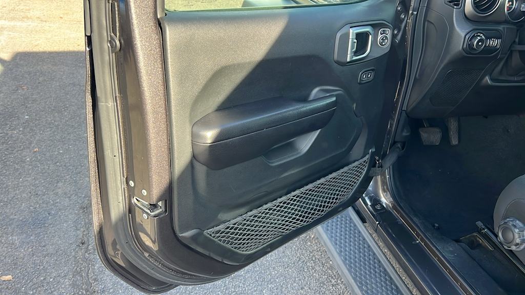 Thumbnail: 2019 Jeep Wrangler - 29