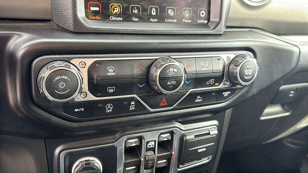 Thumbnail: 2022 Jeep Wrangler - 21