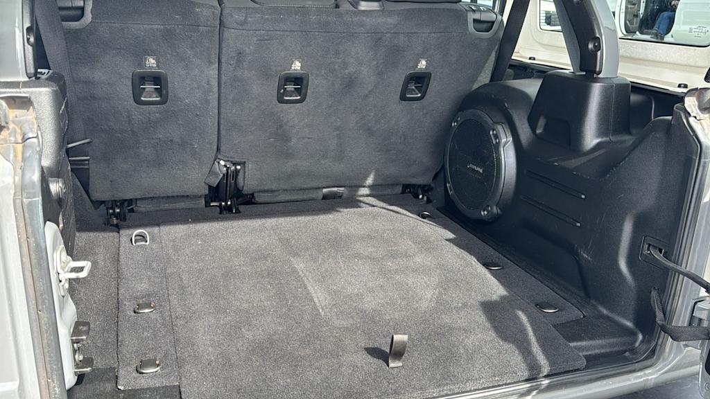 Thumbnail: 2022 Jeep Wrangler - 15