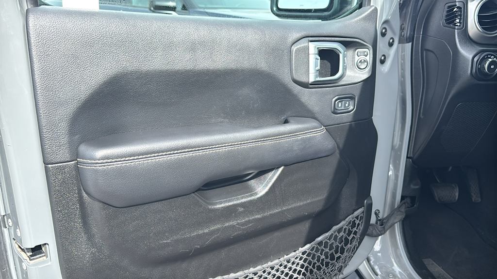 Thumbnail: 2022 Jeep Wrangler - 27