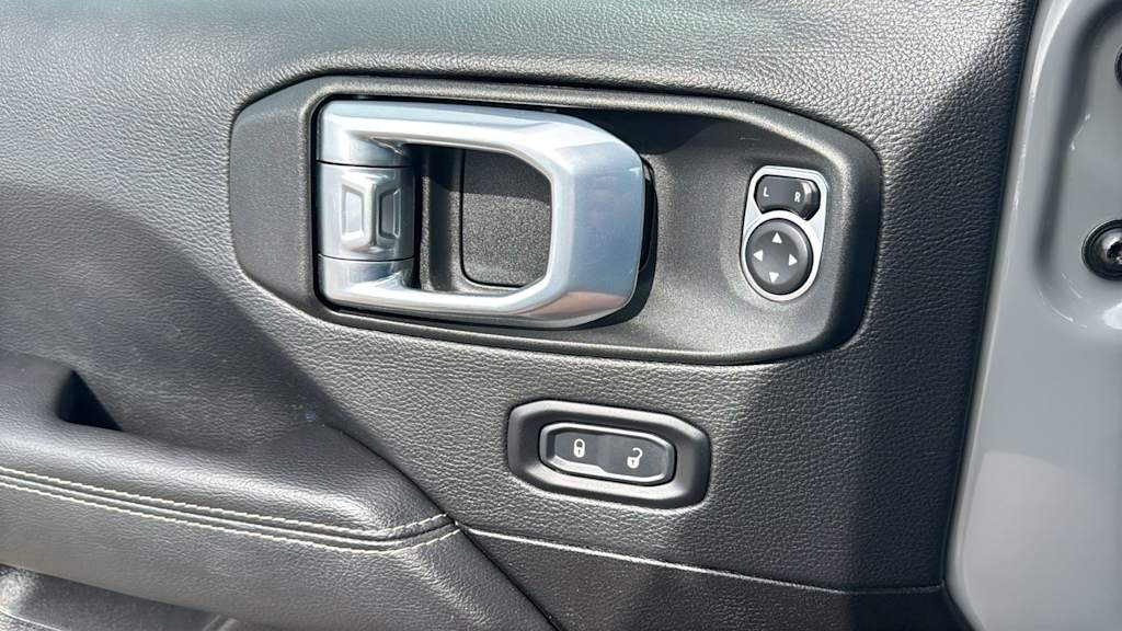 Thumbnail: 2022 Jeep Wrangler - 27