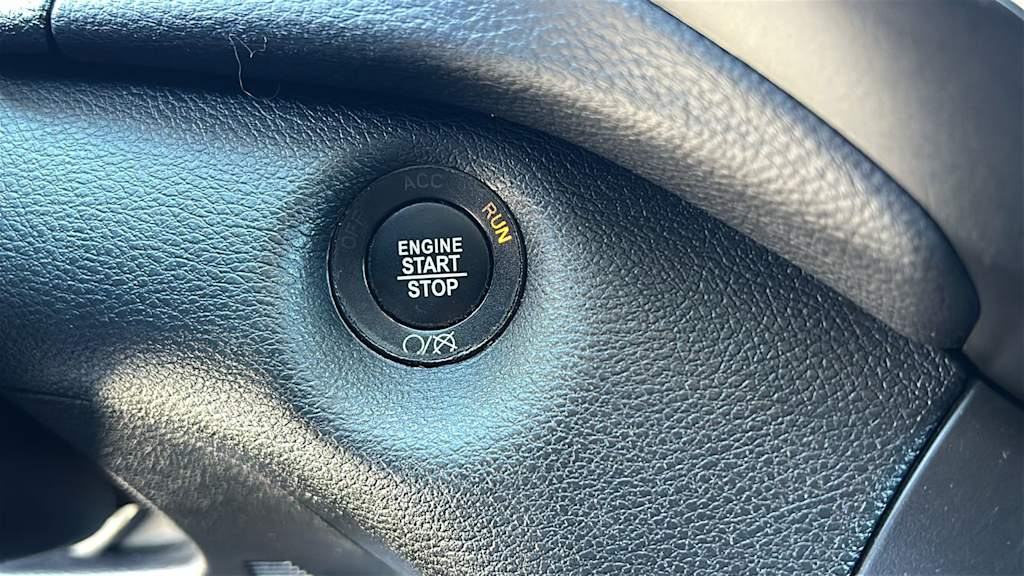 Thumbnail: 2020 Jeep Cherokee - 25