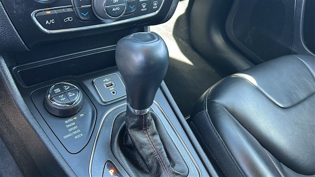 Thumbnail: 2020 Jeep Cherokee - 15