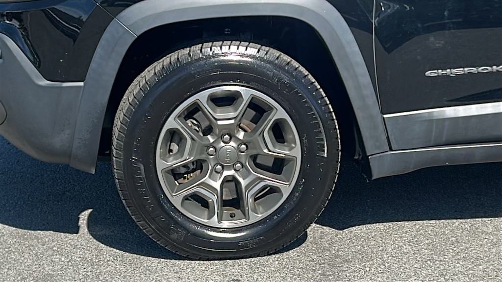 Thumbnail: 2020 Jeep Cherokee - 8