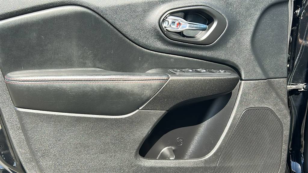 Thumbnail: 2020 Jeep Cherokee - 29