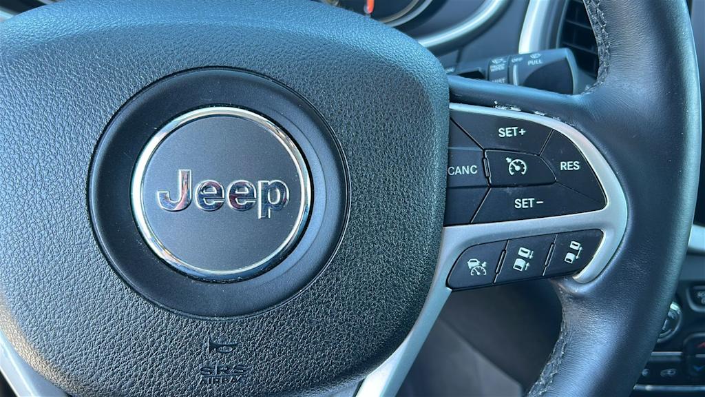 Thumbnail: 2017 Jeep Cherokee - 26
