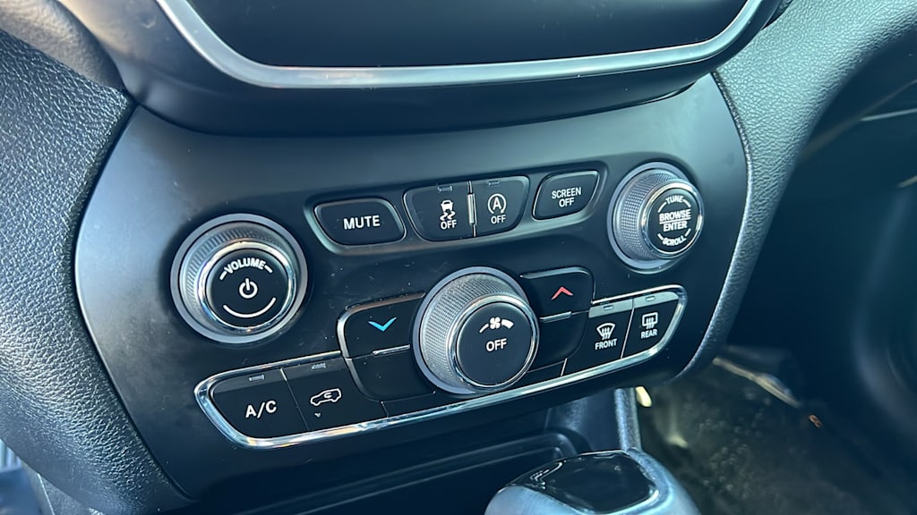 Thumbnail: 2021 Jeep Cherokee - 23