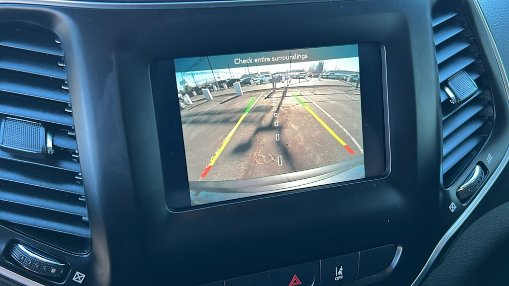 Thumbnail: 2021 Jeep Cherokee - 24