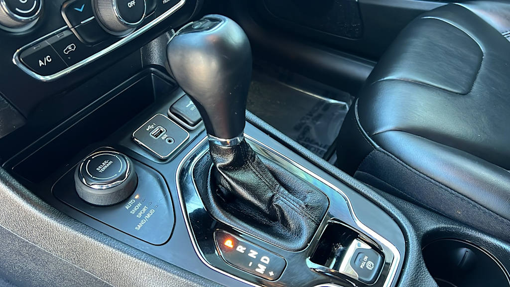 Thumbnail: 2021 Jeep Cherokee - 15