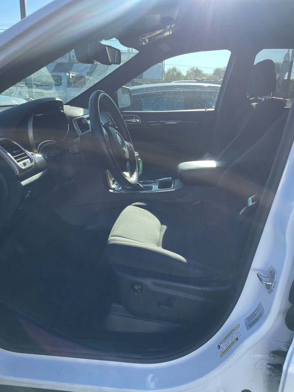 Thumbnail: 2016 Jeep Grand Cherokee - 17