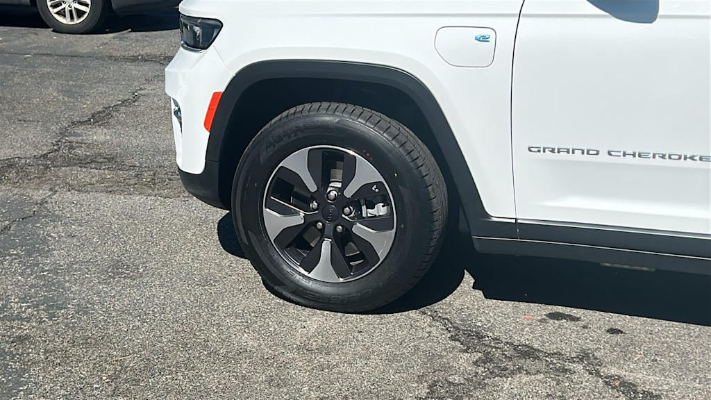 Thumbnail: 2024 Jeep Grand Cherokee - 8