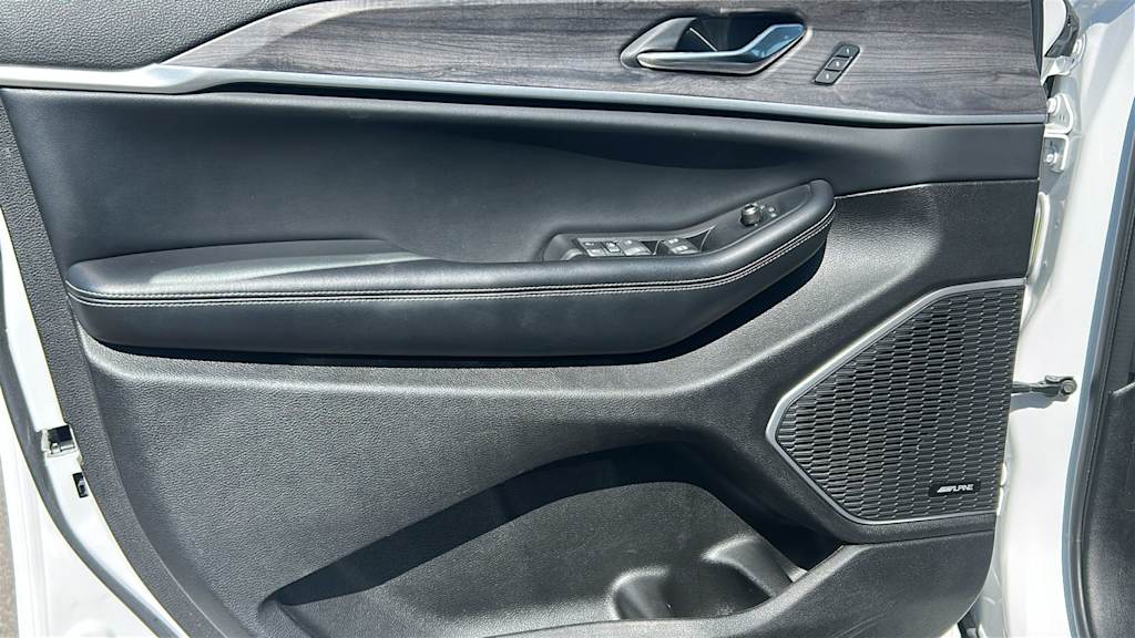 Thumbnail: 2024 Jeep Grand Cherokee - 28