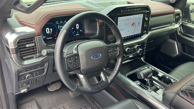 2022 Ford F-150 Lariat 2