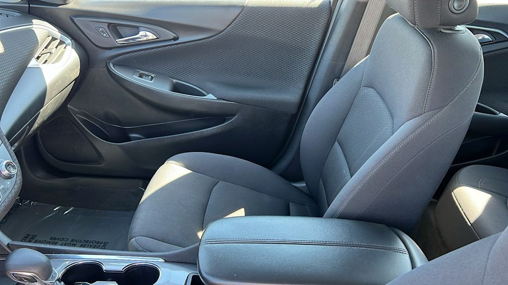 Thumbnail: 2023 Chevrolet Malibu - 11