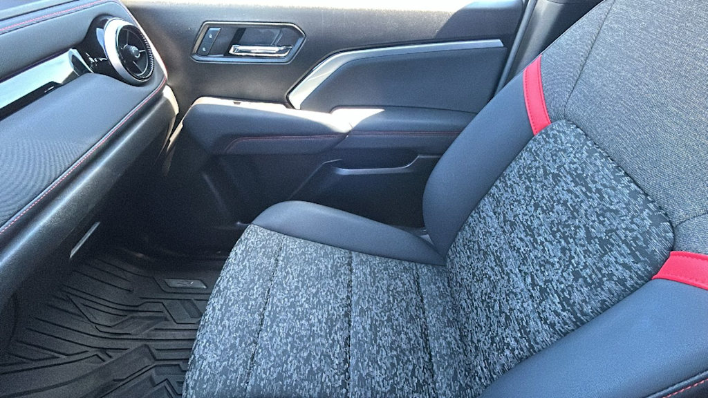 Thumbnail: 2024 Chevrolet Colorado - 11