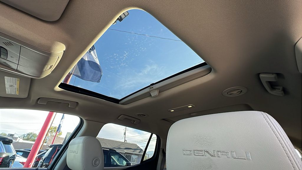 Thumbnail: 2017 GMC Acadia - 31