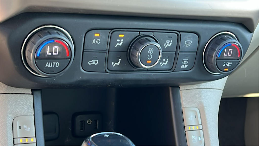 Thumbnail: 2017 GMC Acadia - 23