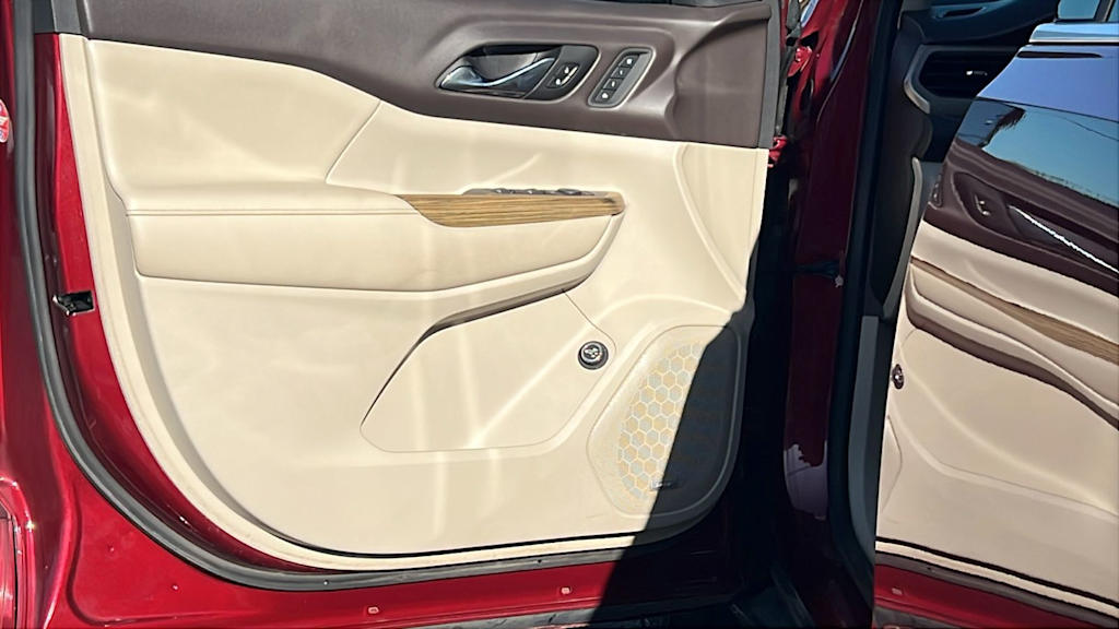 Thumbnail: 2017 GMC Acadia - 29