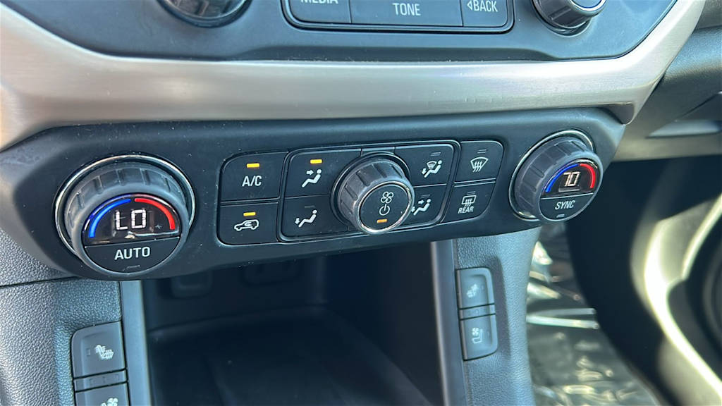 Thumbnail: 2019 GMC Acadia - 21
