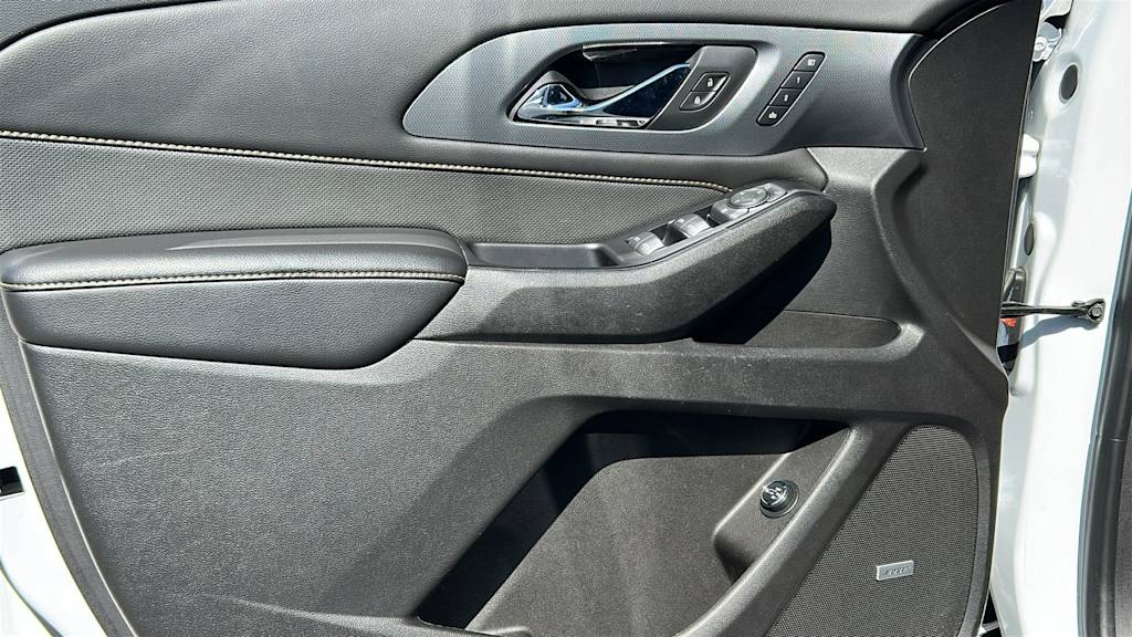 Thumbnail: 2018 Chevrolet Traverse - 28