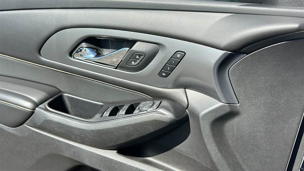 Thumbnail: 2018 Chevrolet Traverse - 27