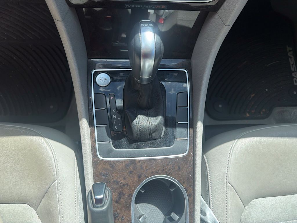 Thumbnail: 2014 Volkswagen Passat - 11