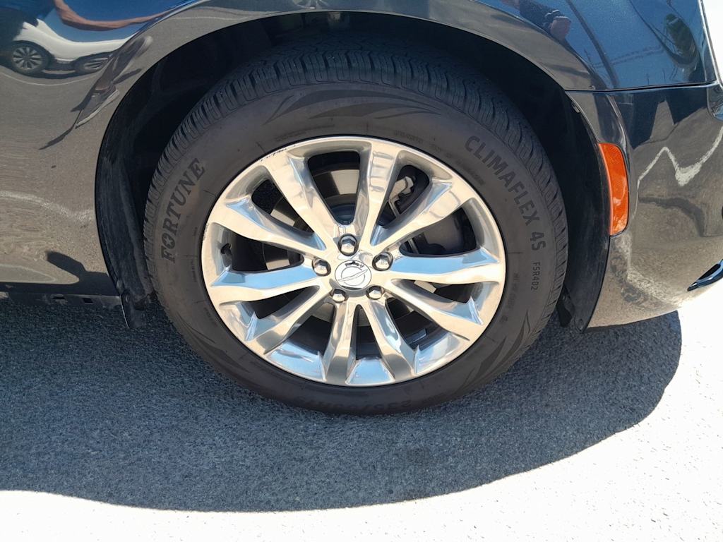 Thumbnail: 2019 Chrysler 300 - 8