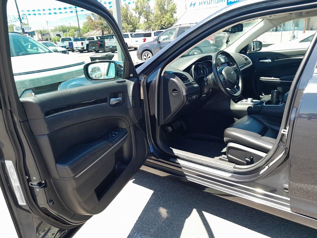 Thumbnail: 2019 Chrysler 300 - 16