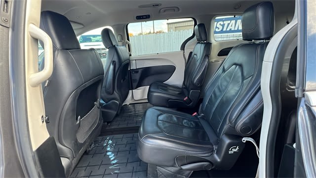 2018 Chrysler Pacifica Touring L 21