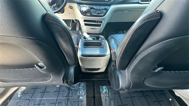 2018 Chrysler Pacifica Touring L 16