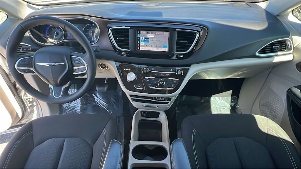 Thumbnail: 2023 Chrysler Voyager - 13