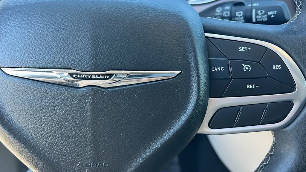 Thumbnail: 2023 Chrysler Voyager - 26