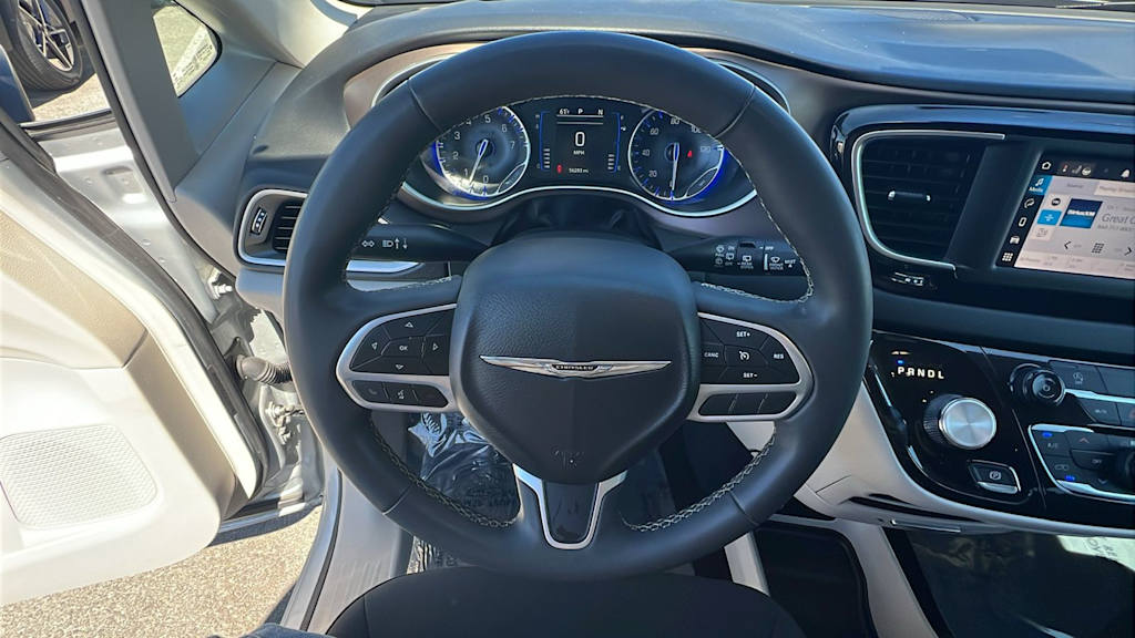 Thumbnail: 2023 Chrysler Voyager - 9