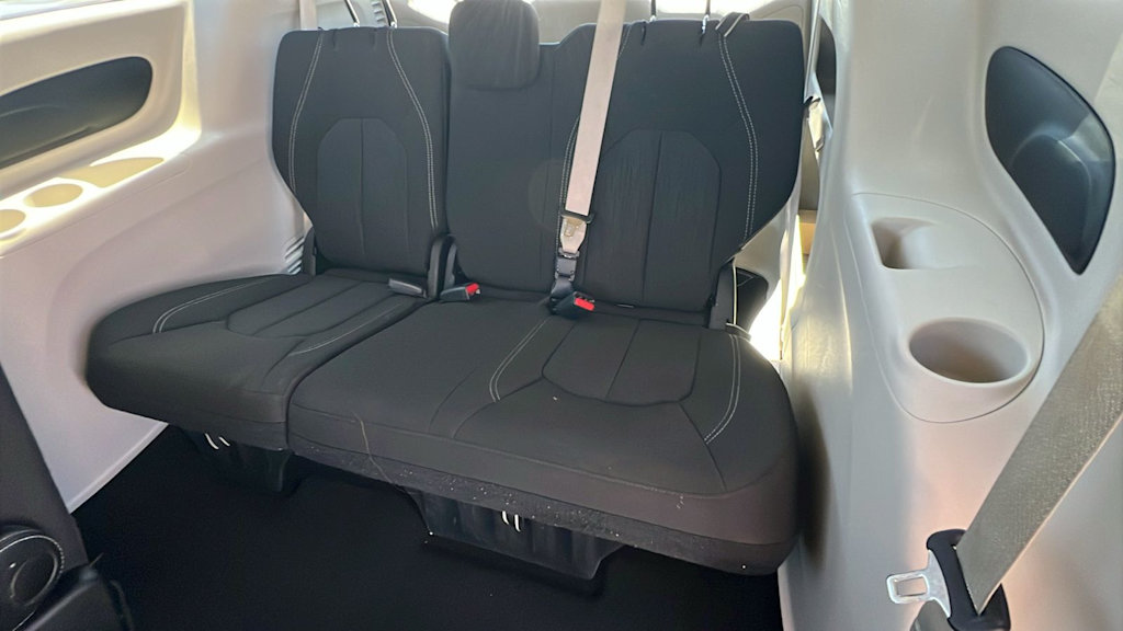 Thumbnail: 2023 Chrysler Voyager - 31